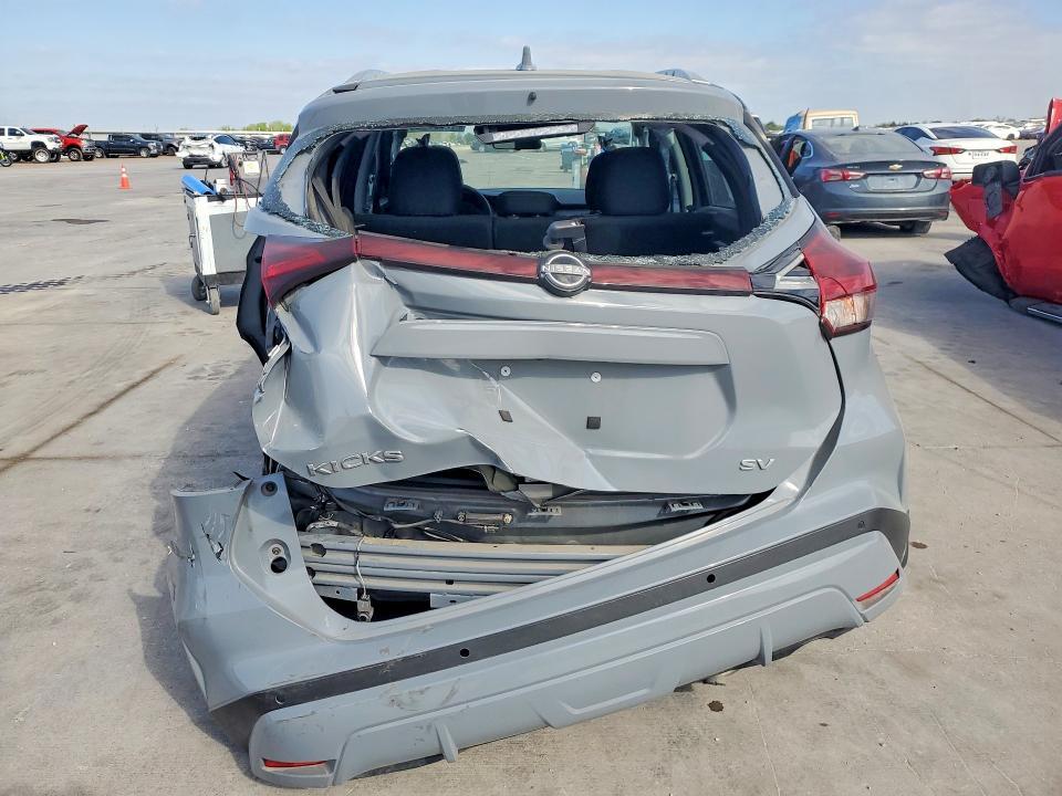 2024 Nissan Kicks sv