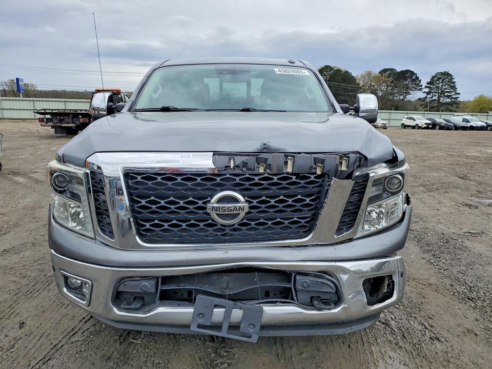 2017 Nissan Titan sl