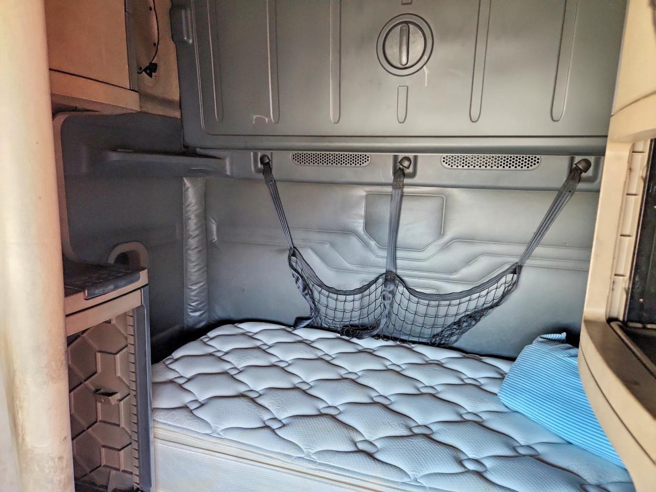 2015 Freigliner 2015 Freightliner Cascadia Semi Truck