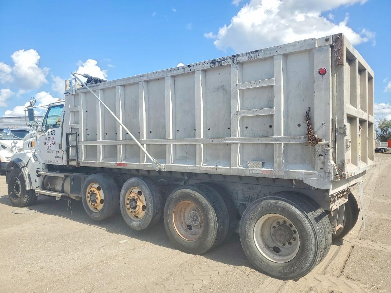 2002 Strg 2002 Sterling L9500 Dump Truck