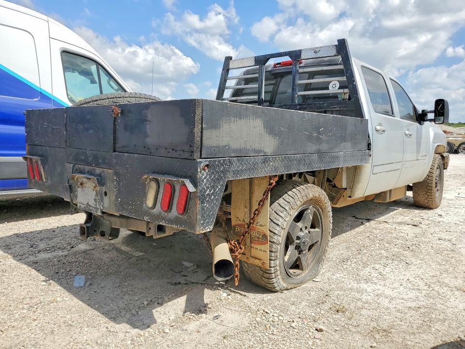 2014 Chevrolet Silverado 2500 HD LTZ Flatbed Truck
