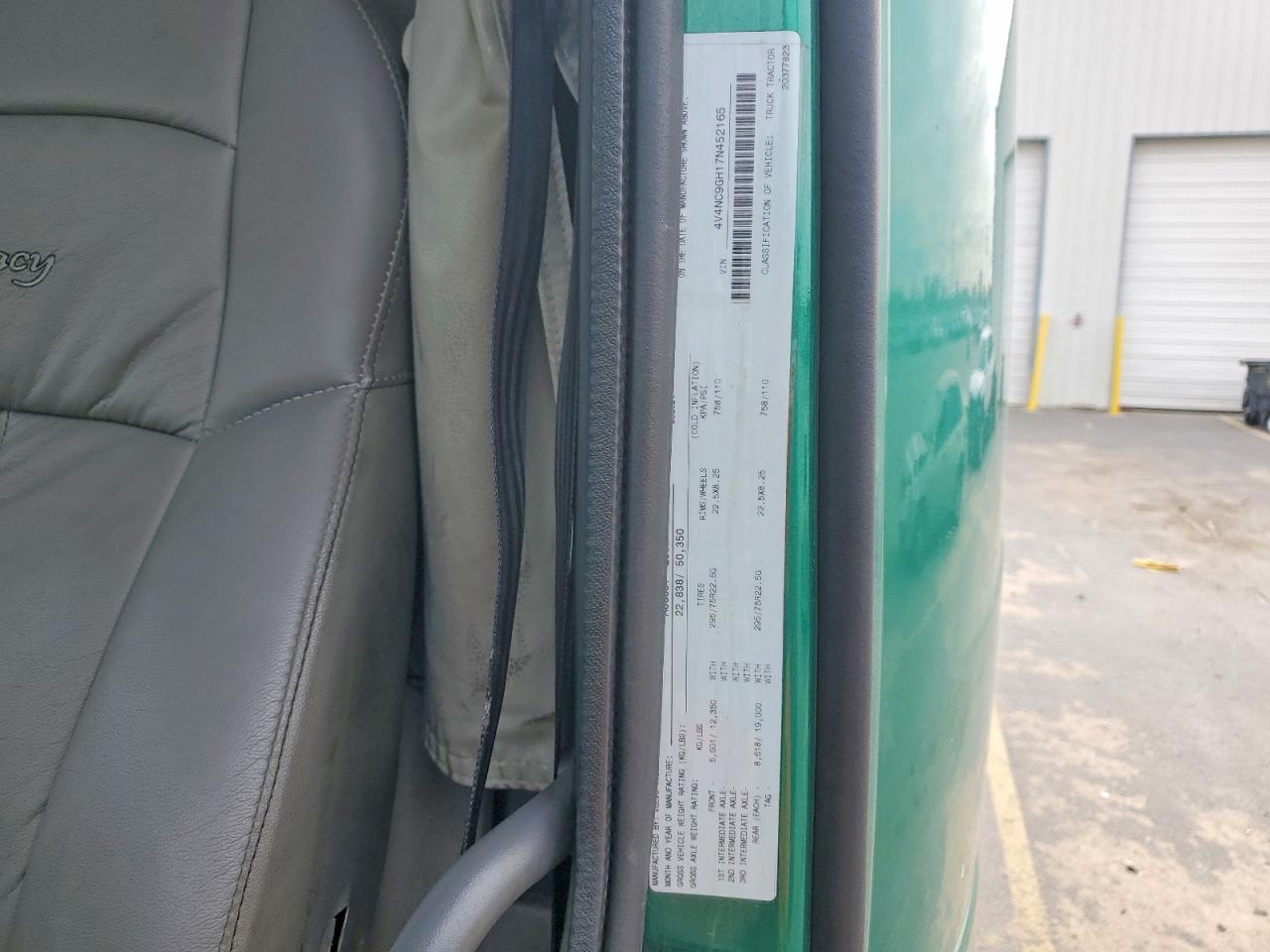 2007 Volvo VNL Semi Truck