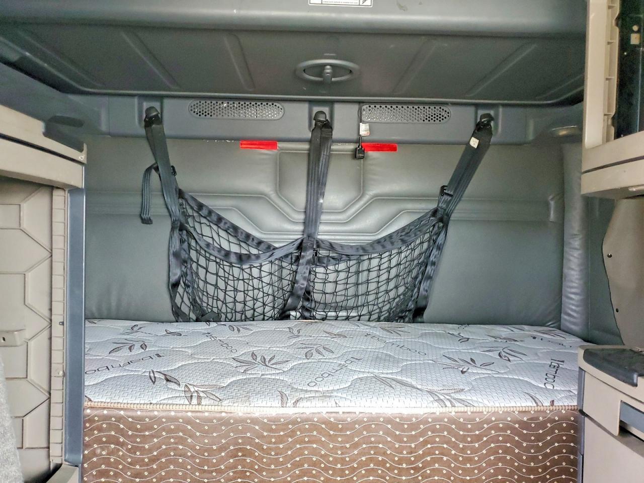 2014 Freigliner 2014 Freightliner Cascadia 1-Semi Truck