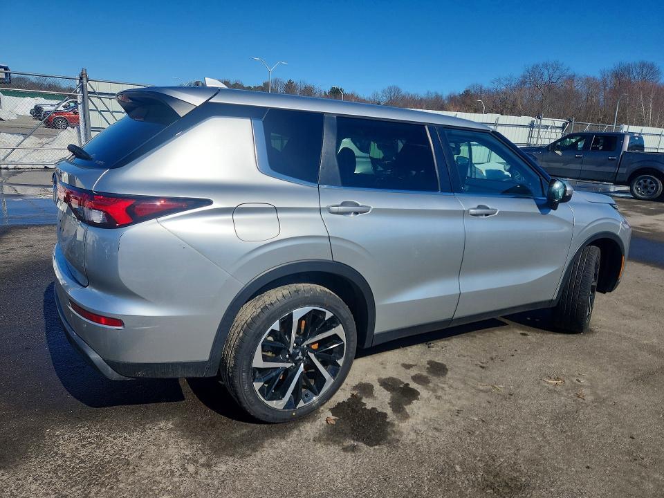 2022 Mitsubishi Outlander es