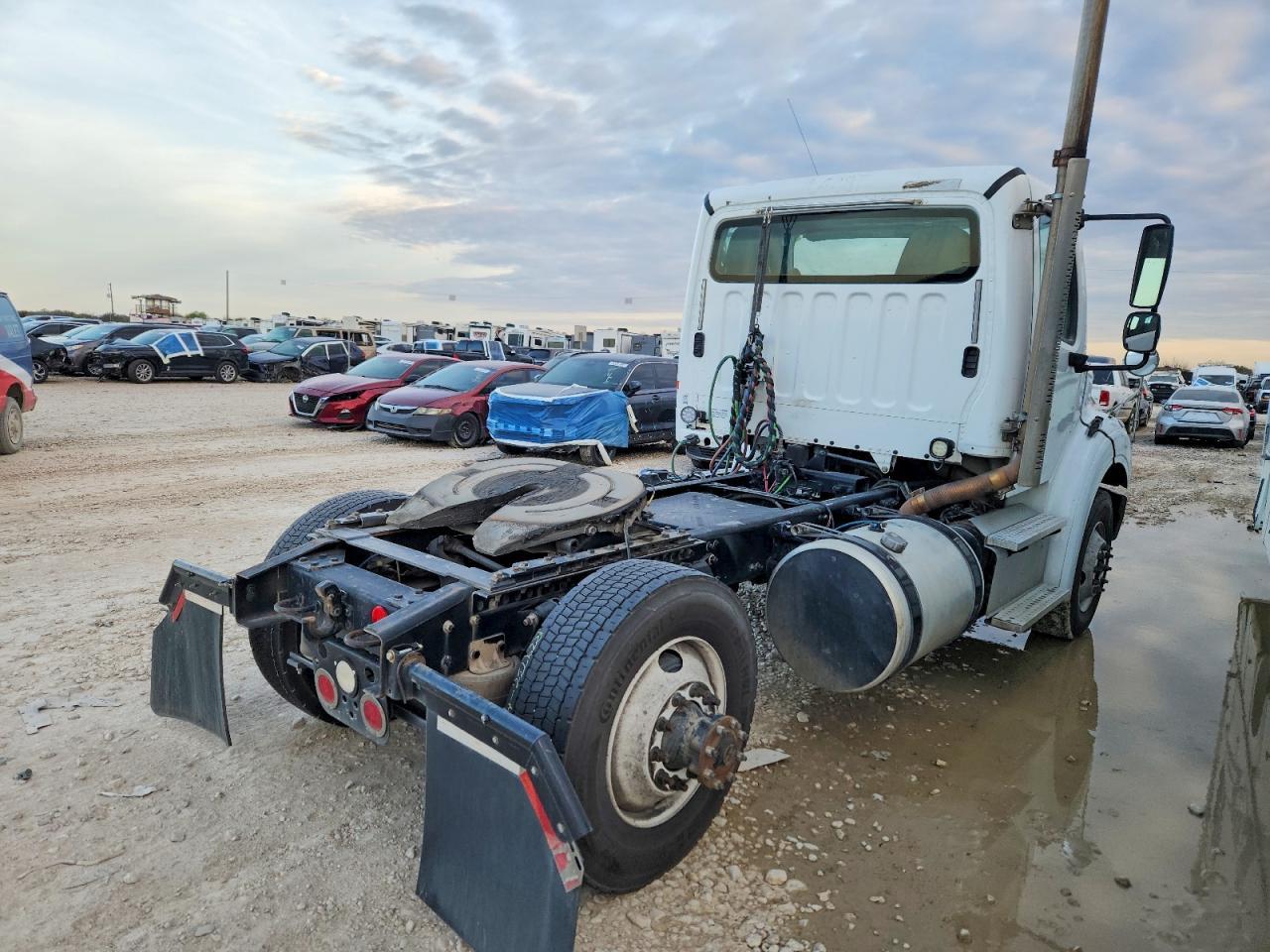 2015 Freightliner Business Class M2 Semi Truck