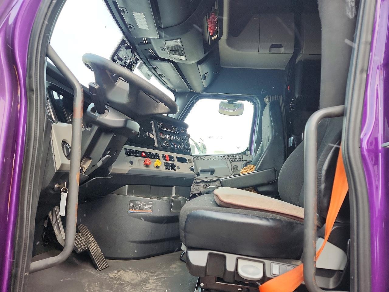 2021 Freightliner Cascadia 126 Semi Truck