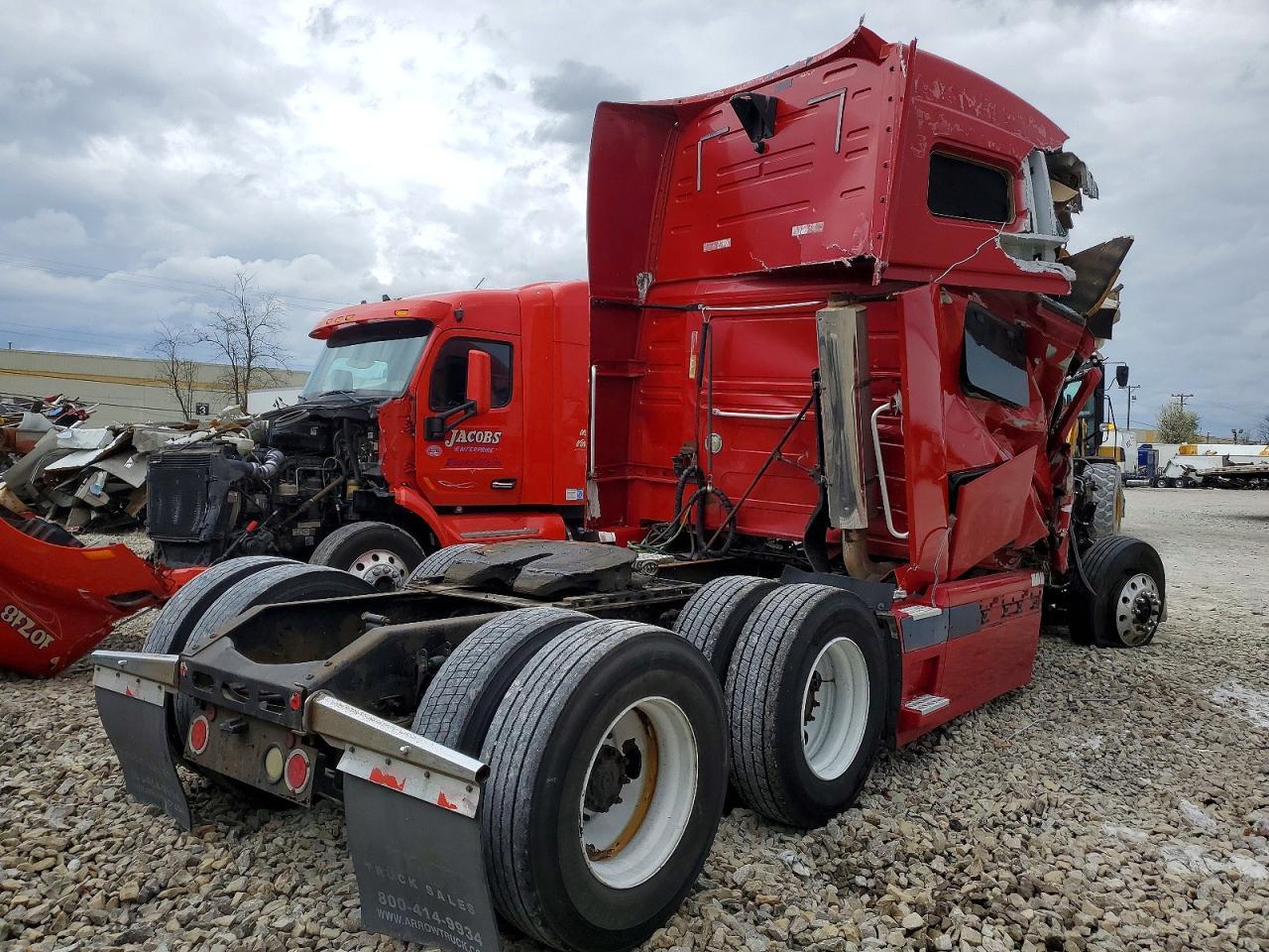 2004 Volvo VN VNL-Semi Truck