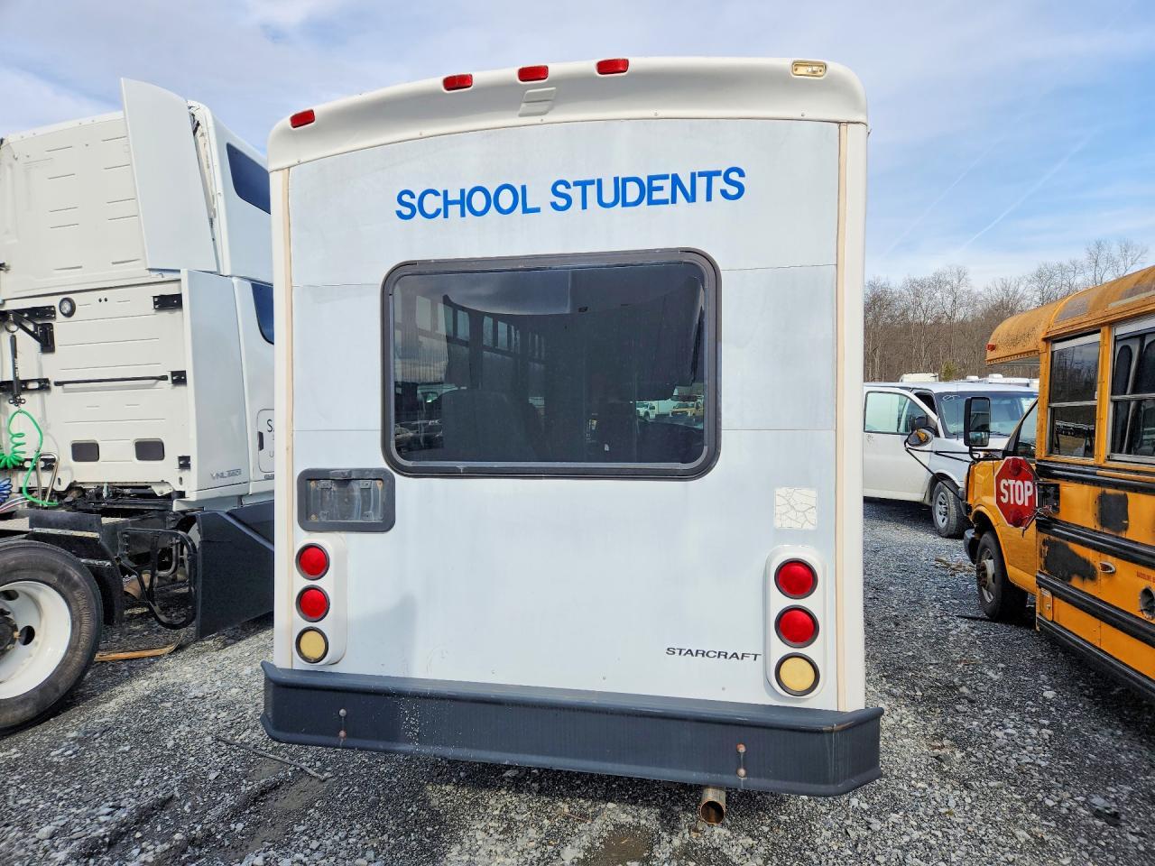 2004 Ford Econoline E350 Super Duty Cutaway Van