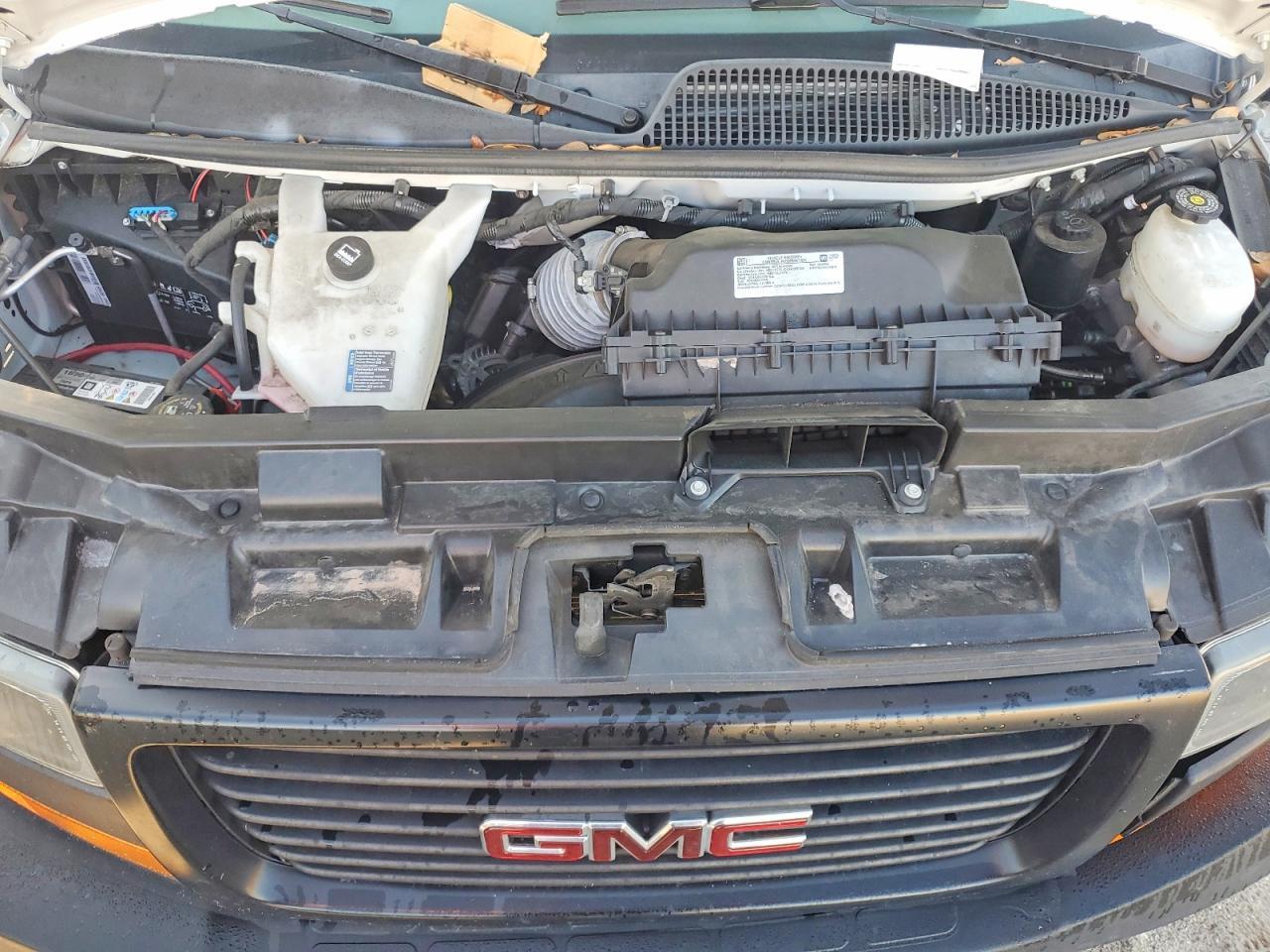 2022 GMC Savana BOX Truck