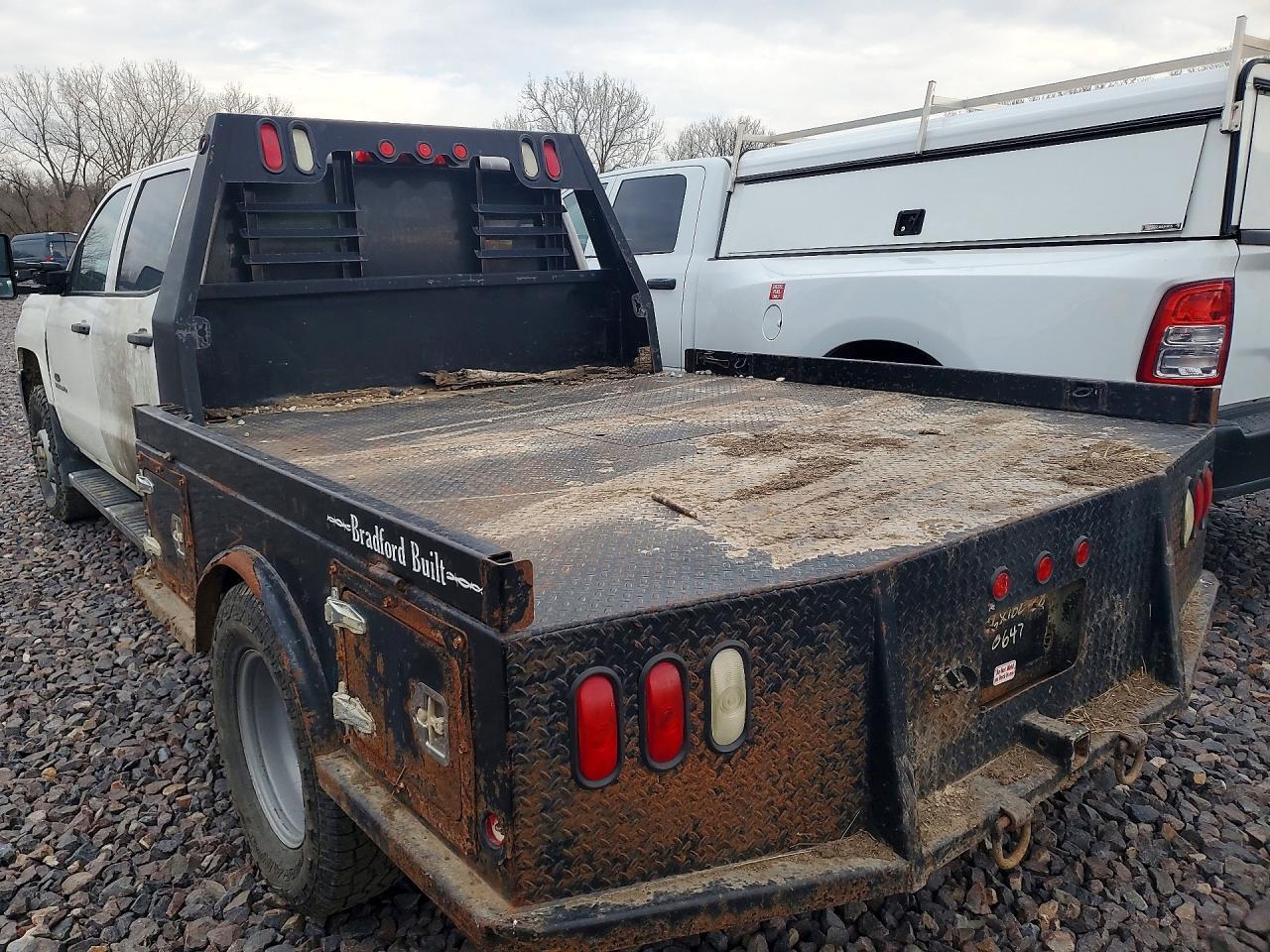 2015 Chev Rolet Silverado 3500 Flatbed Truck