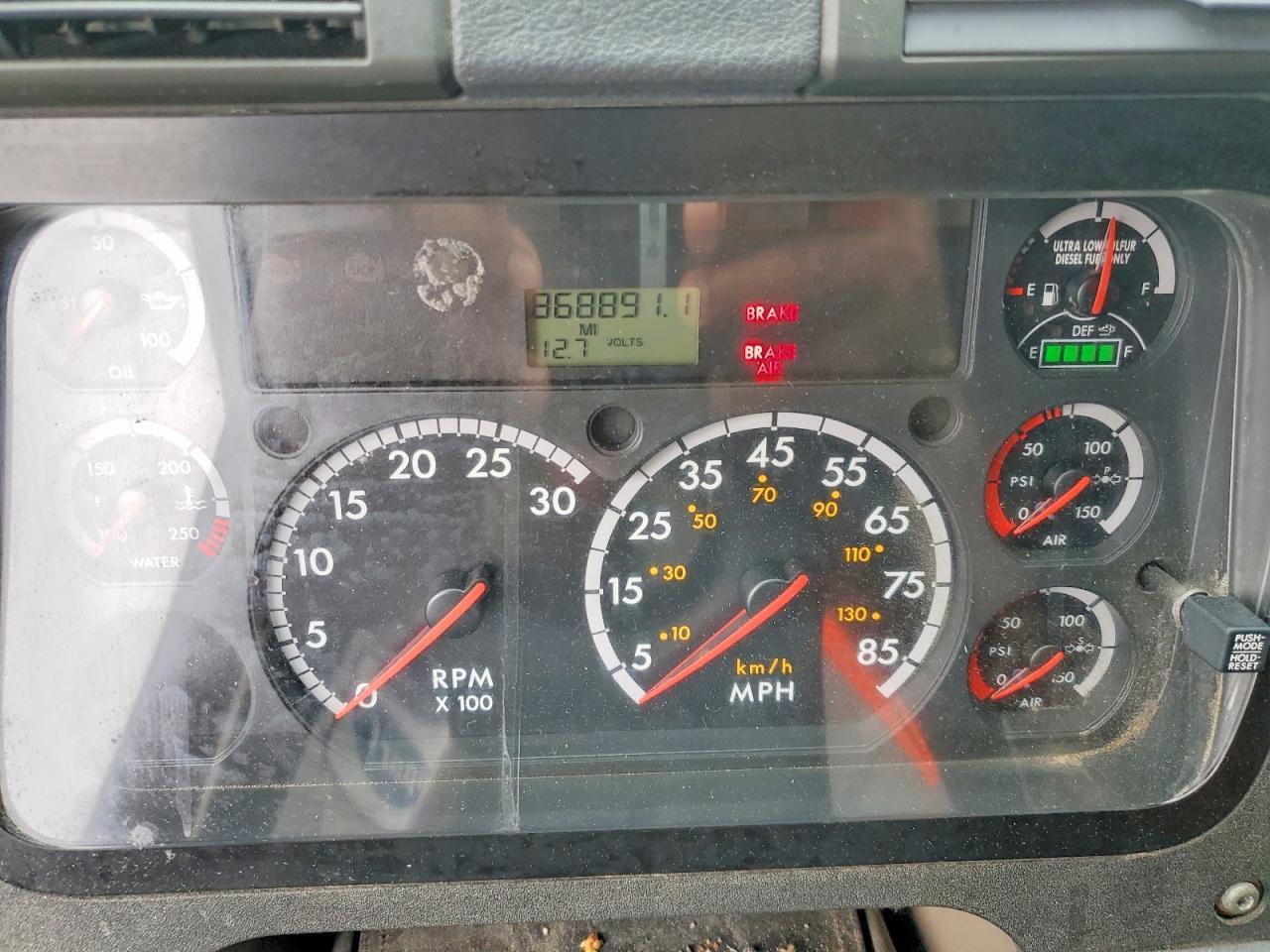 2013 Freigliner 2013 Freightliner Cascadia 1-Semi Truck