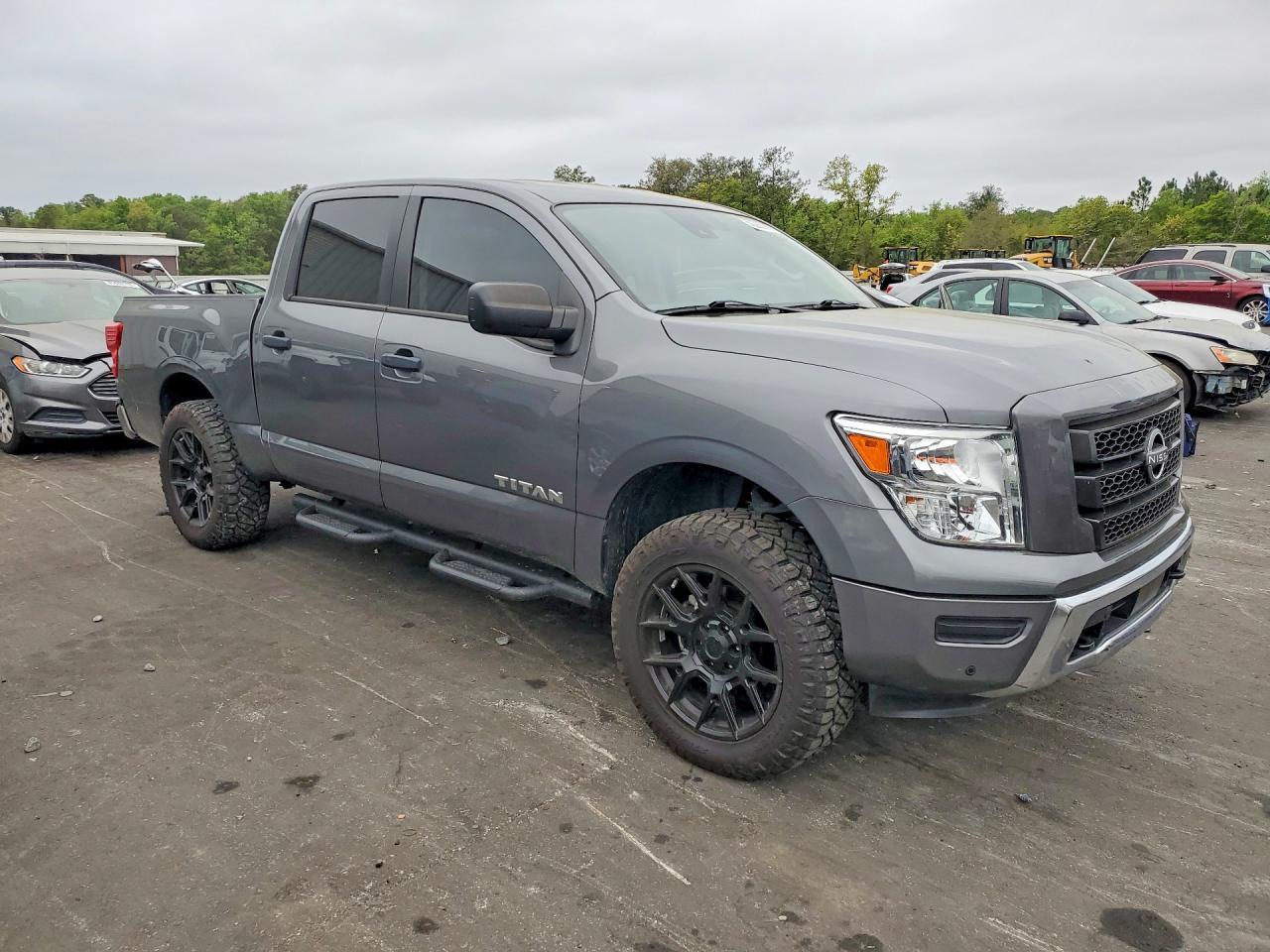 2024 Nissan Titan SV