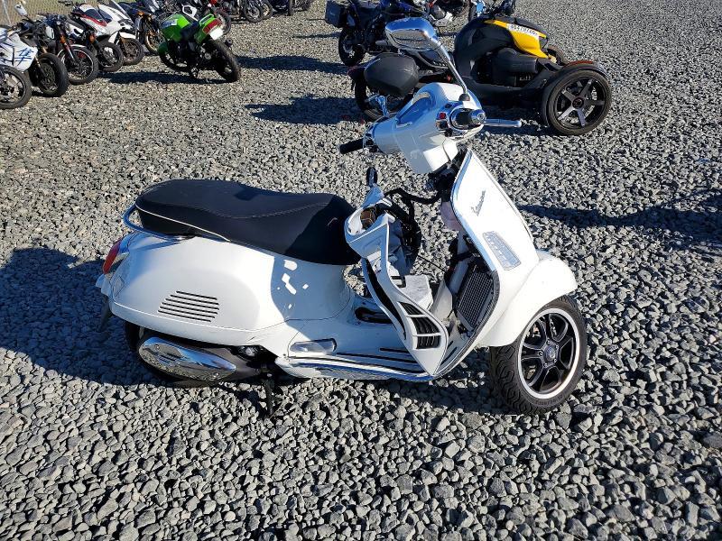 2023 Vespa GTS/SEI Giorni 300