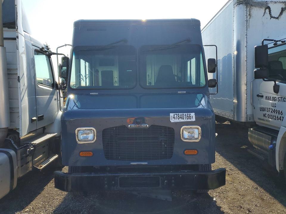 2021 Freightliner Chassis M-delivery van