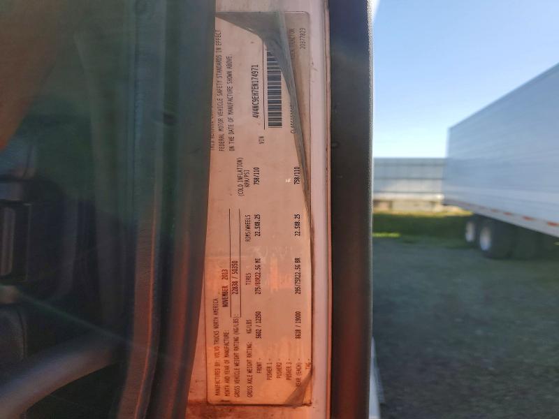 2014 Volvo VNL Semi Truck