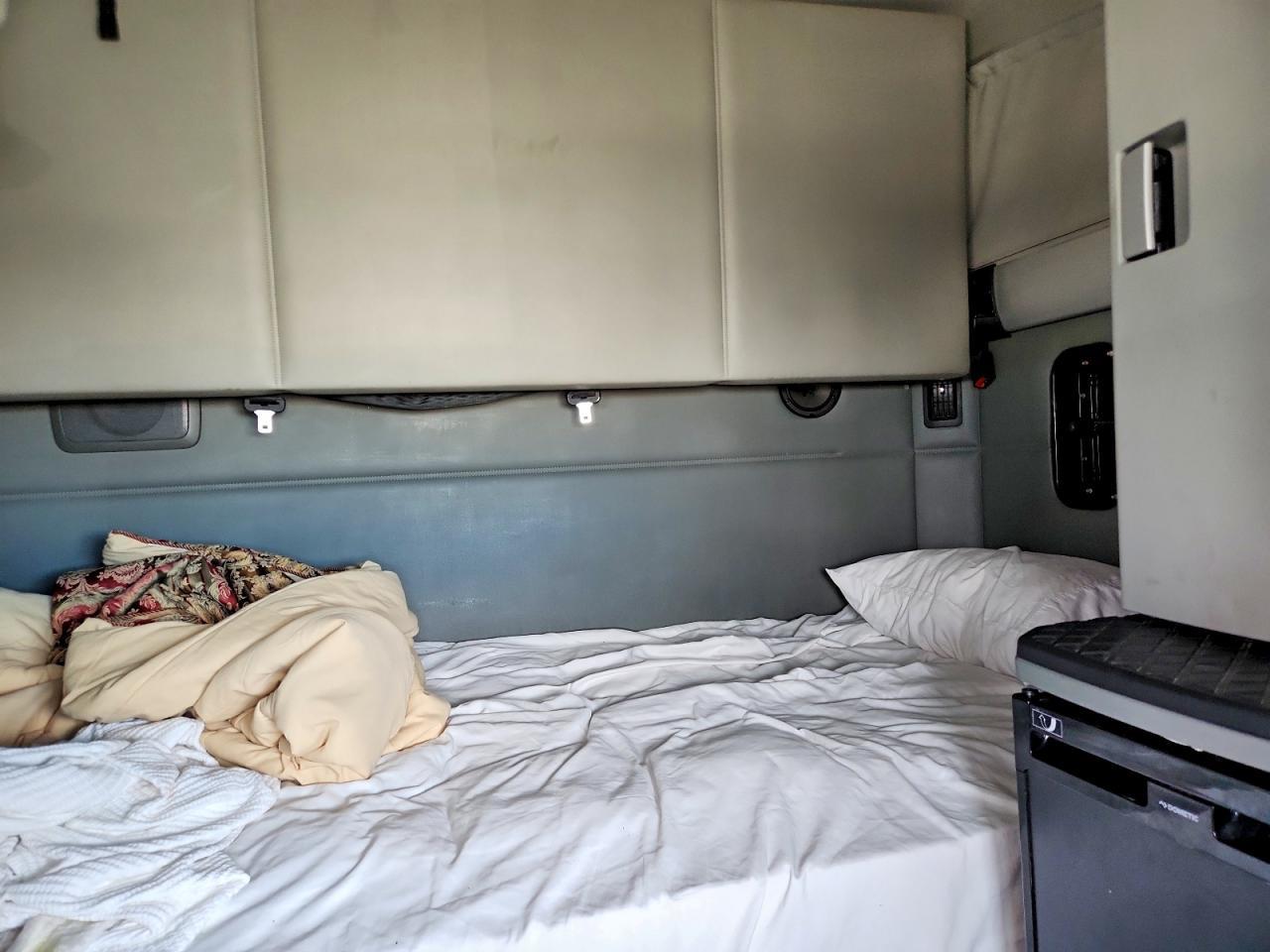 2020 Kenworth T680 Semi Truck