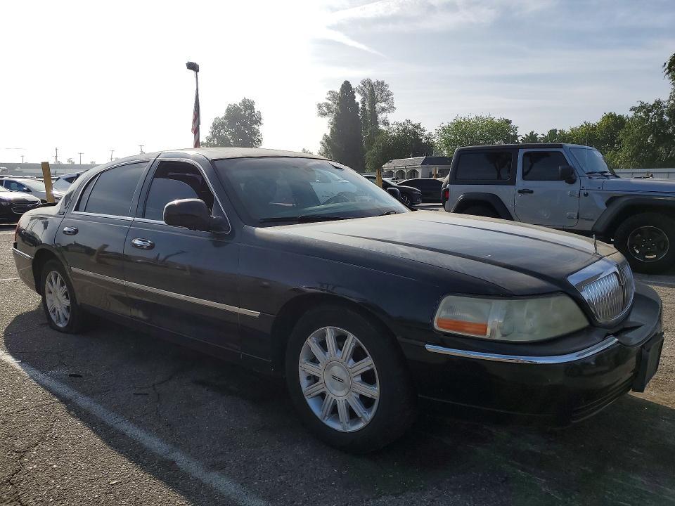 2011 Lincoln Town car Signature Limited