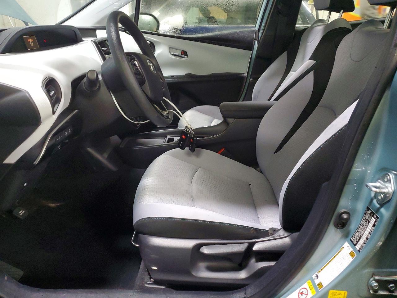 2019 Toyota Prius le Awd-e