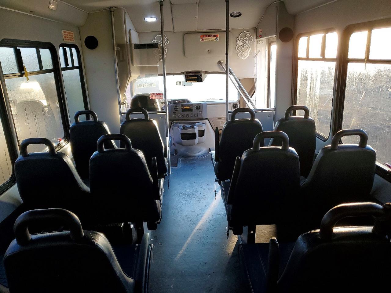 2016 Ford Econoline E350 Super Duty Cutaway Van