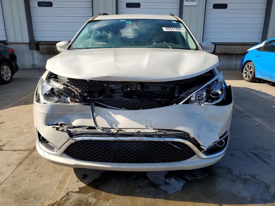2017 Chrysler Pacifica Touring l