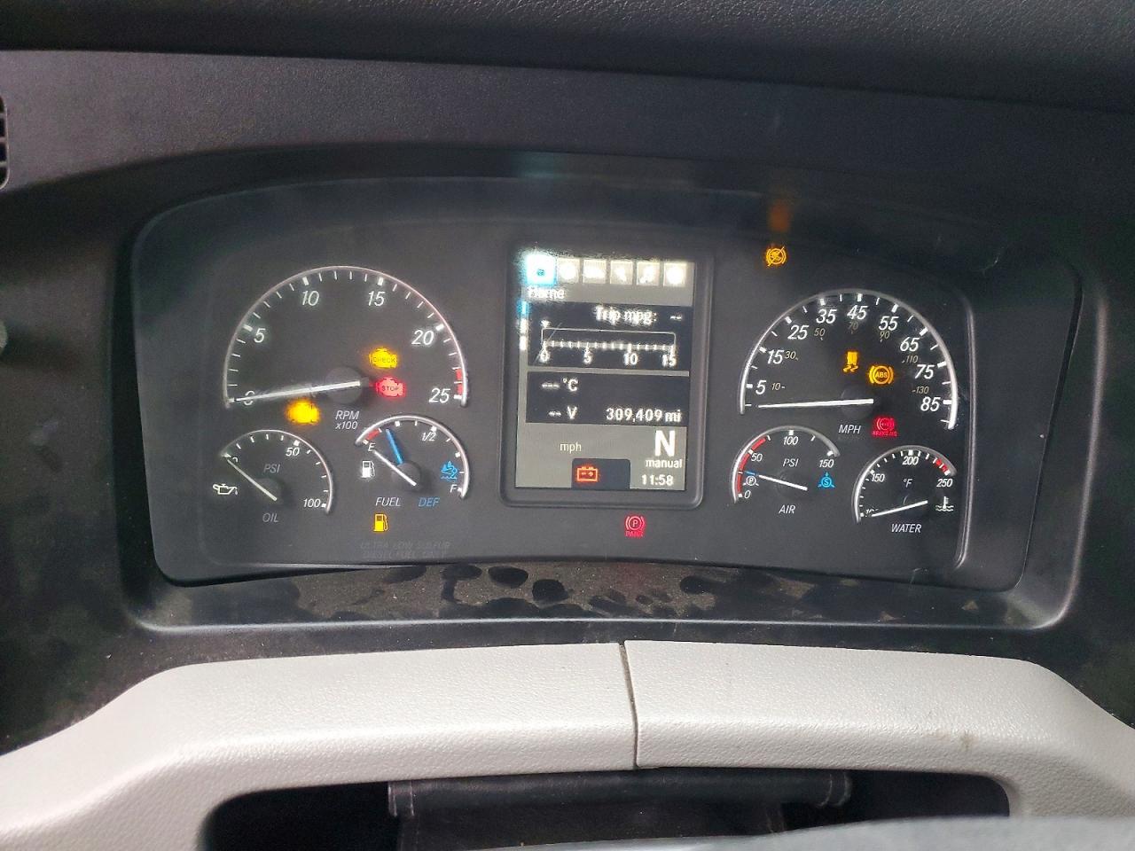 2021 Freigliner 2021 Freightliner Cascadia 126 Semi Truck