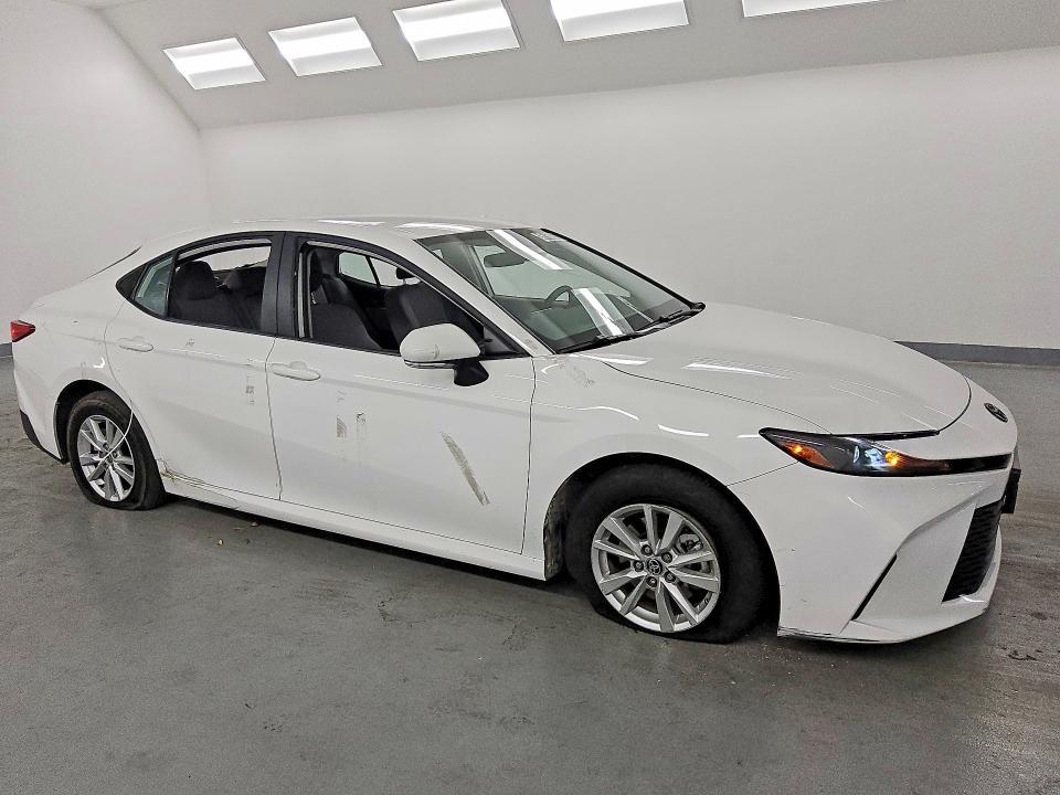 2025 Toyota Camry le