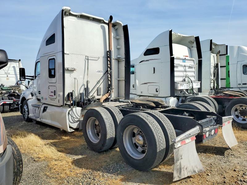 2017 Kenworth T680 Semi Truck