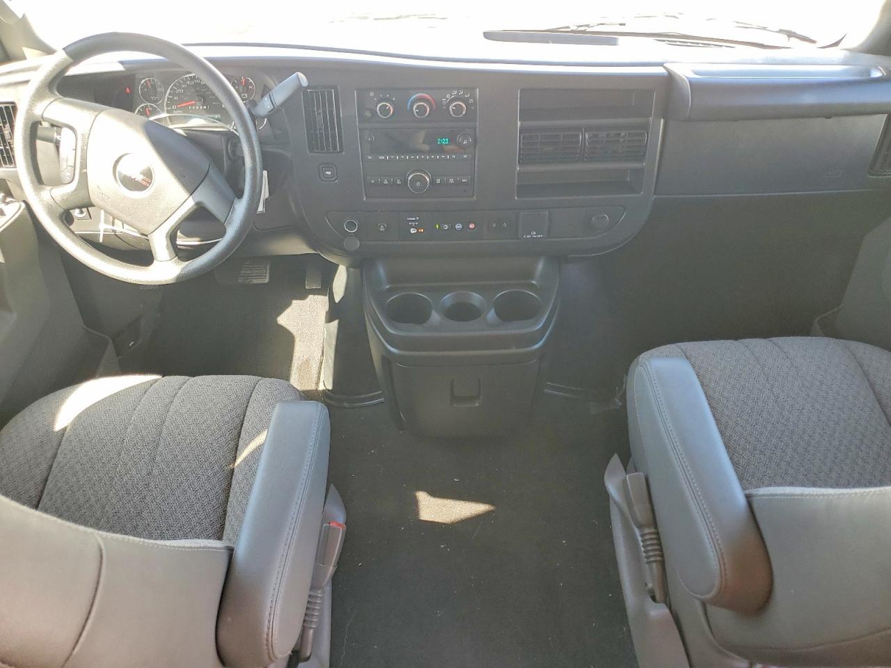 2025 GMC Savana G3500 LT