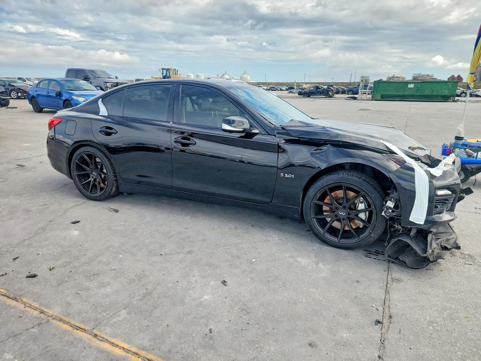 2016 Infiniti 2016 Infi Q50 red Sport 400