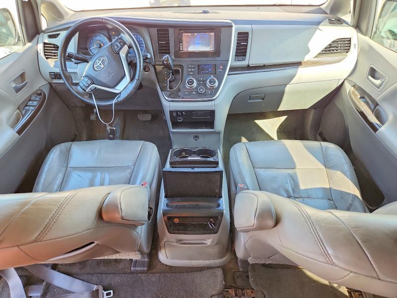 2015 Toyota Sienna xle 8-passenger