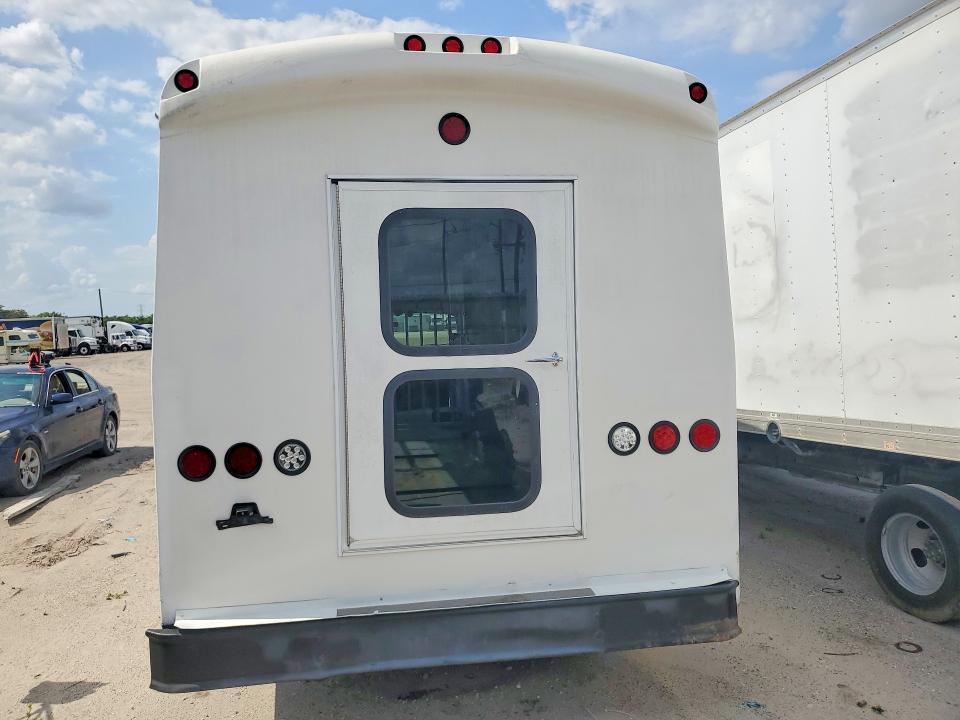 2015 Ford Econoline E450 Super Duty Cutaway van