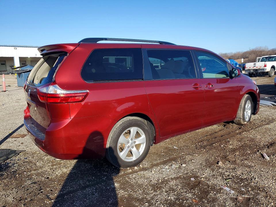 2017 Toyota Sienna le 8-passenger