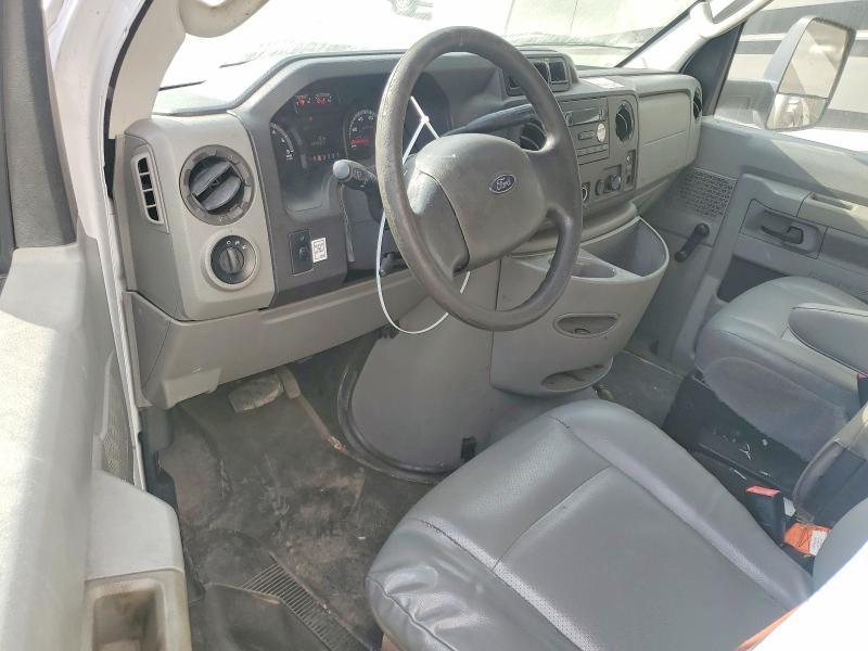 2015 Ford Econoline E350 Super Duty Cutaway Van