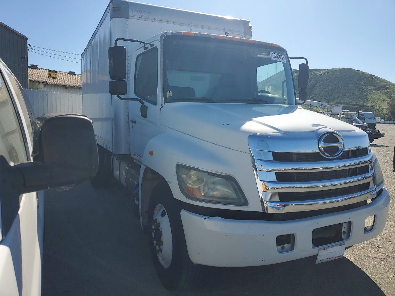 2011 Hino 258/268 BOX Truck