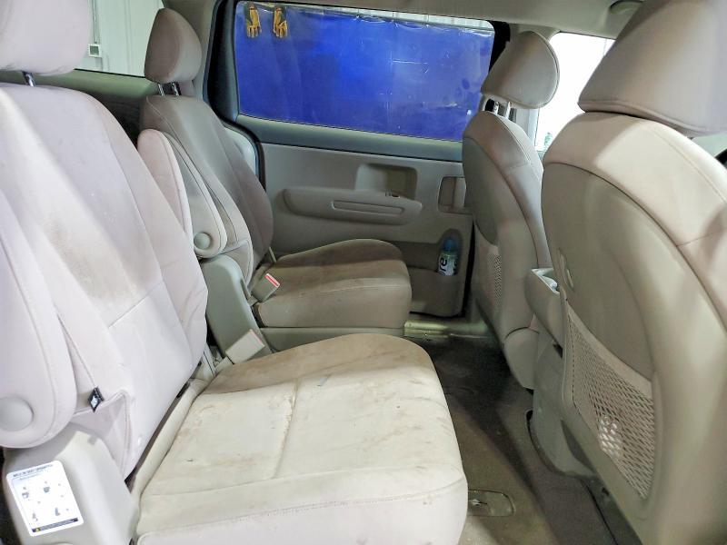 2015 KIA Sedona lx