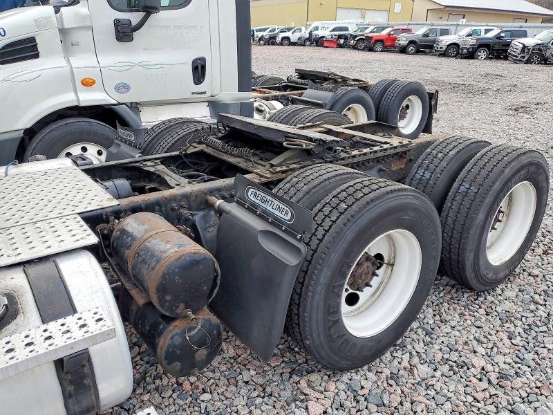 2019 Freightliner Cascadia 116 Semi Truck