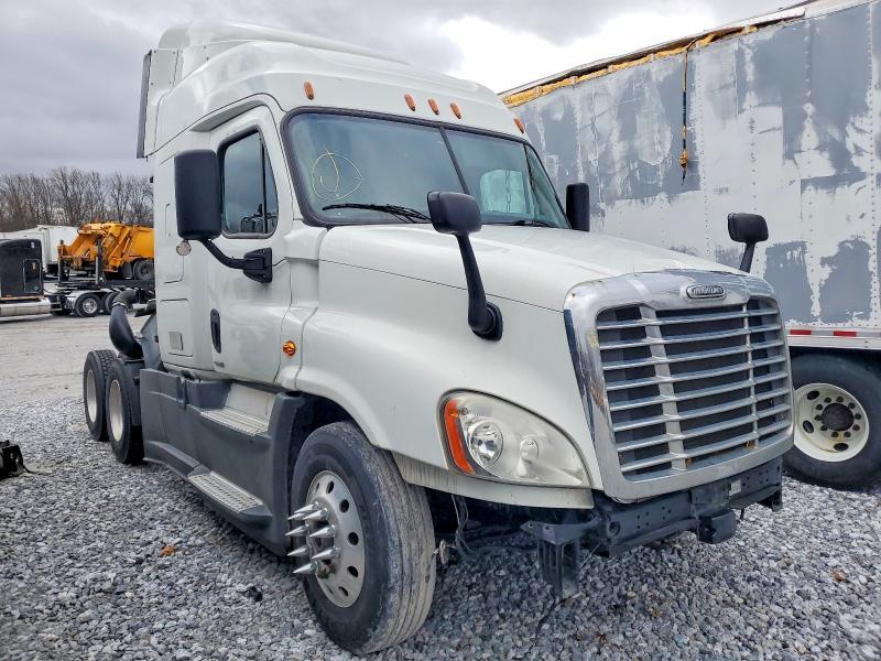 2016 Freigliner 2016 Freightliner Cascadia 125 Semi Truck