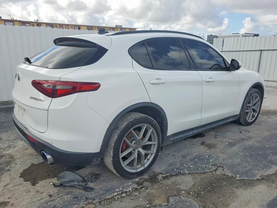 2018 Alfa Romeo Stelvio ti Sport