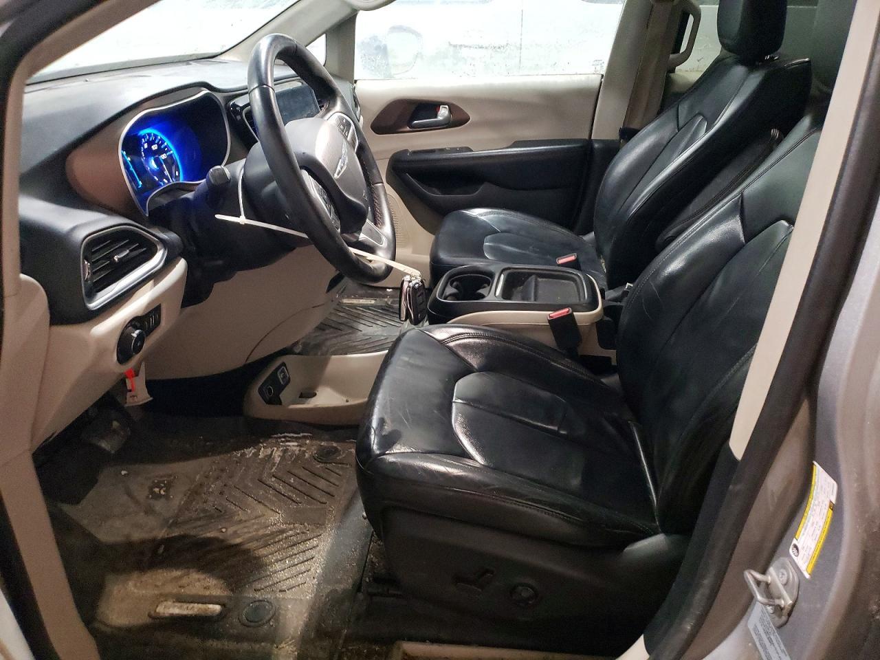 2017 Chrysler Pacifica Touring l