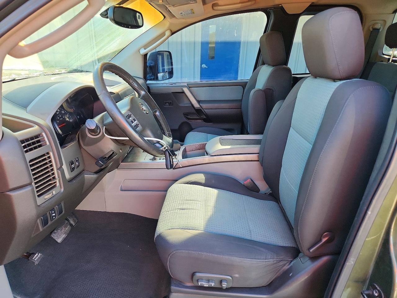 2004 Nissan Titan XE