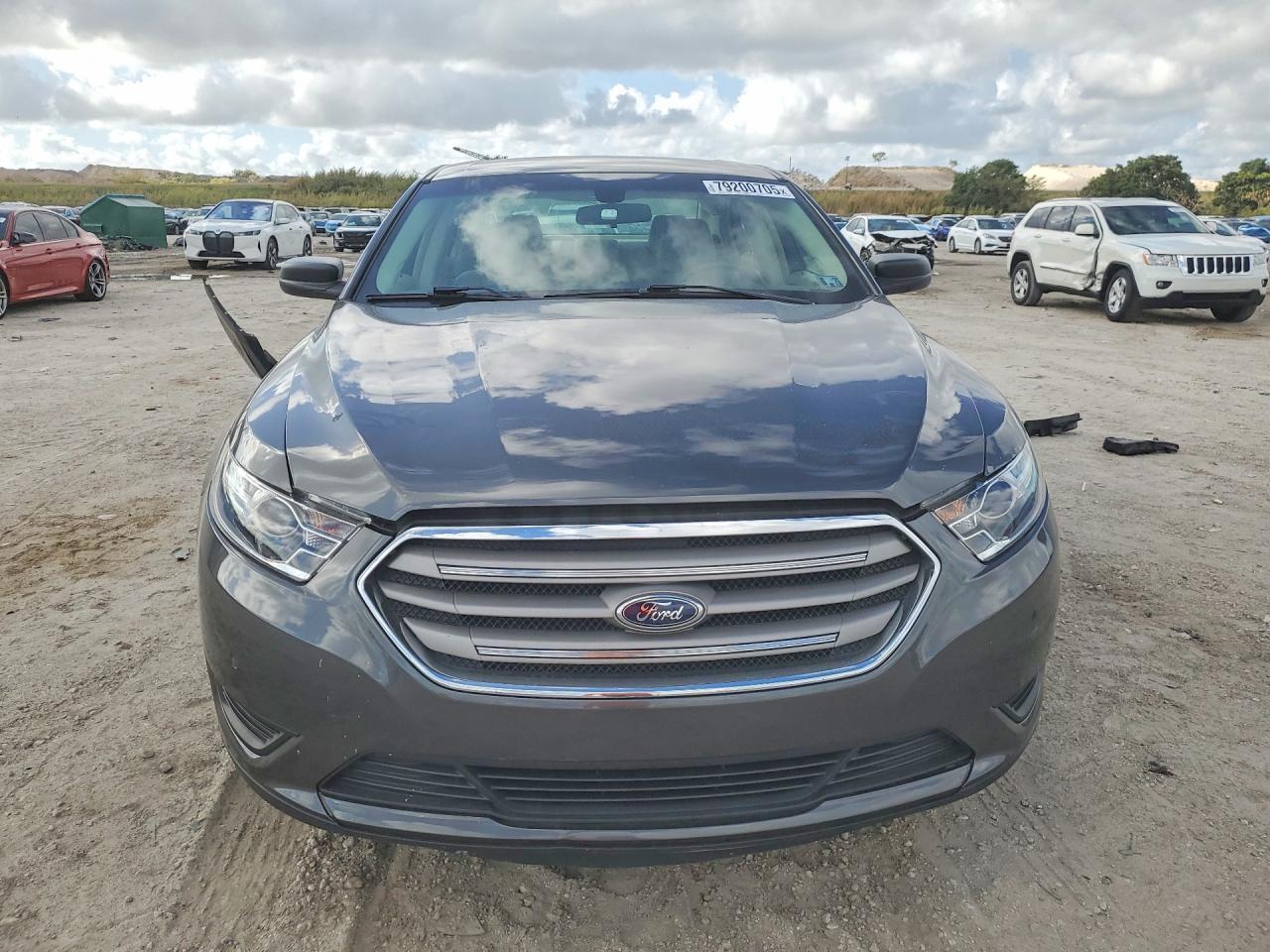 2017 Ford Taurus se
