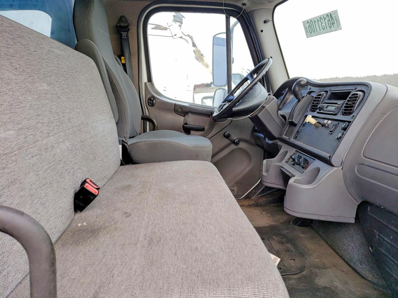 2014 Freightliner Business Class M2 BOX Truck