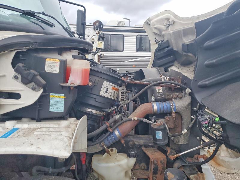 2015 Freightliner Business Class M2 BOX Truck