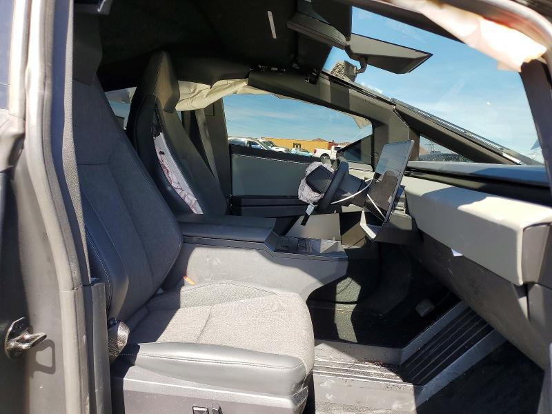 2025 Tesla Cybertruck