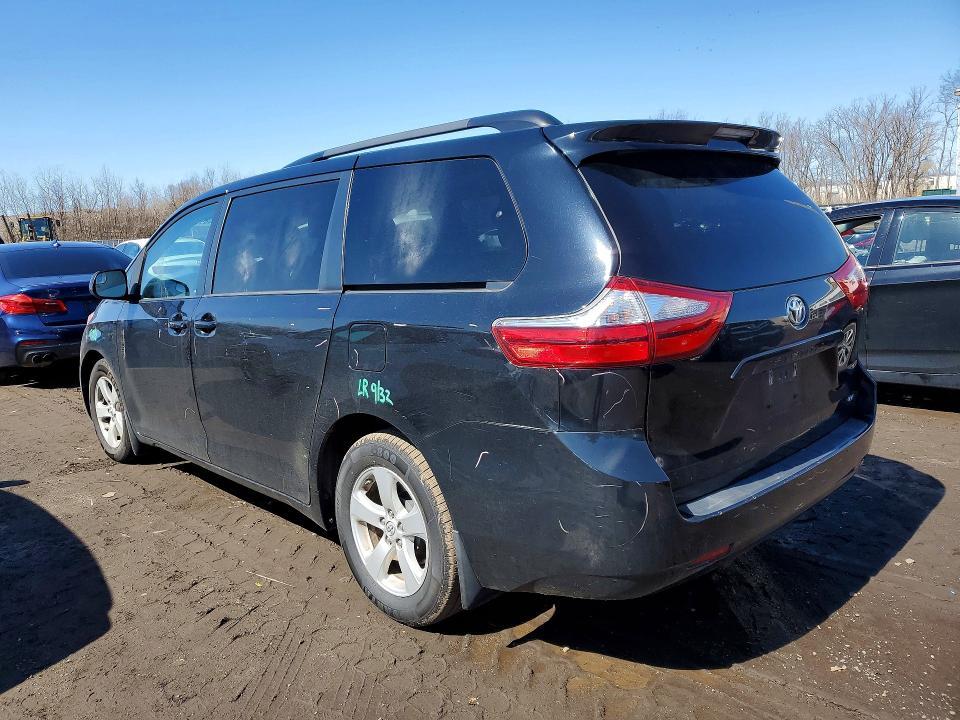 2017 Toyota Sienna le 8-passenger