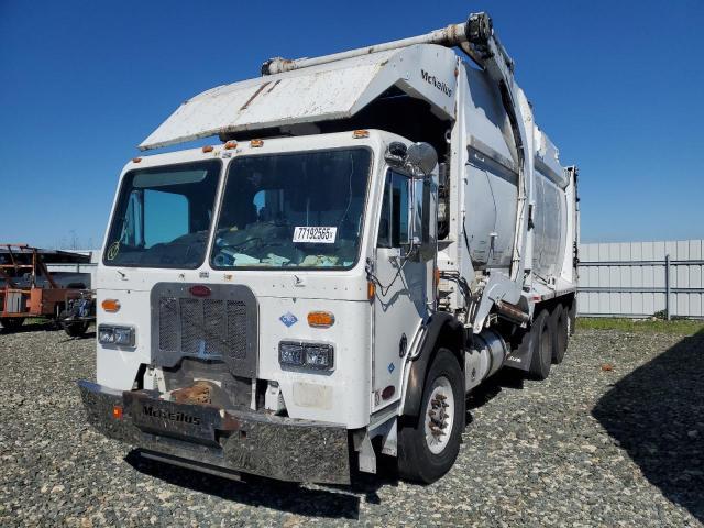 2013 Peterbilt 320 Refuse Truck