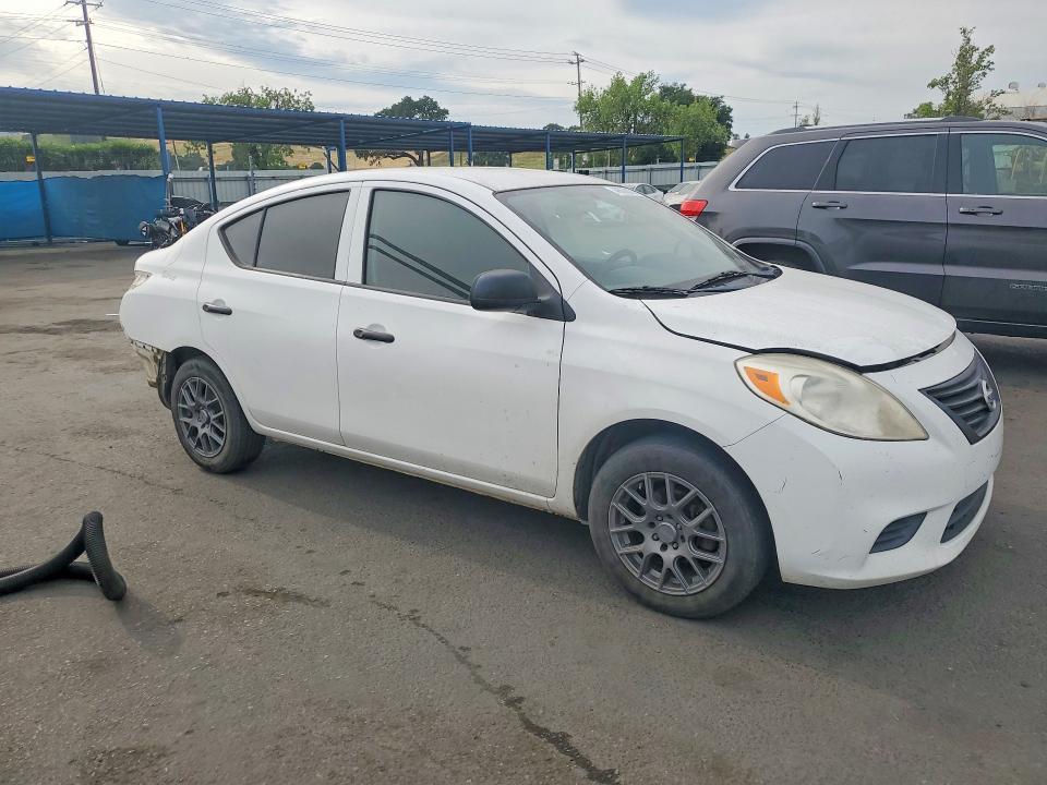 2013 Nissan Versa 1.6 s