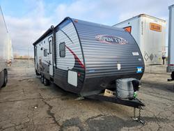 Salvage trucks for sale at Moraine, OH auction: 2015 Keystone Keystone