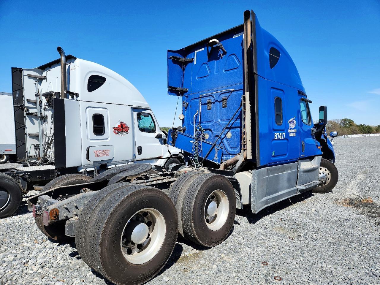 2015 Freightliner Cascadia Semi Truck