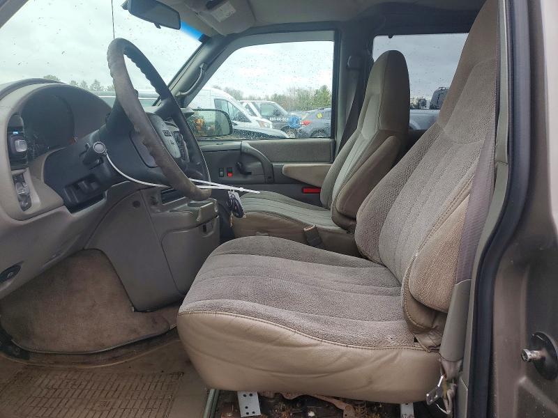 2002 GMC Safari XT
